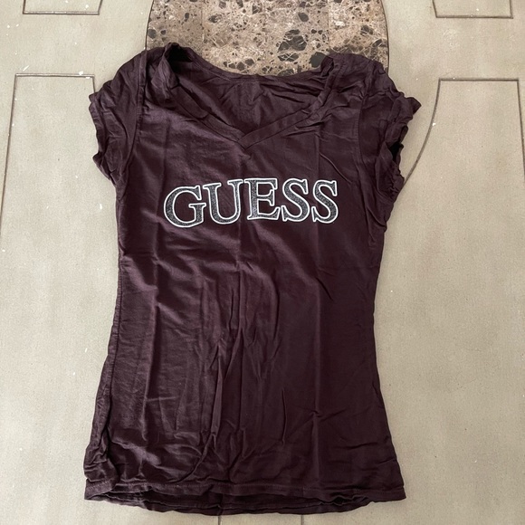 Guess T-Shirt in XS junior size excellent condition. - Picture 2 of 2